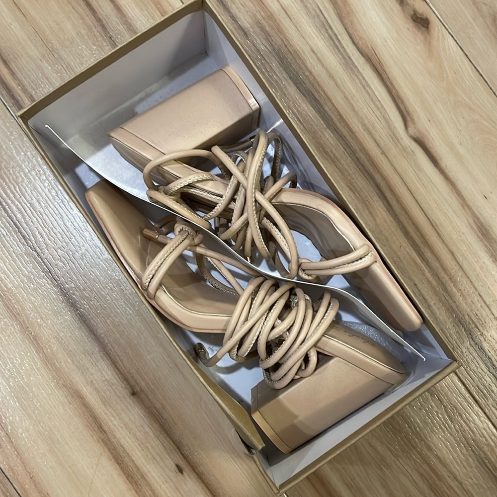 NWT Elisabet Tang Lace Up Heels never worn